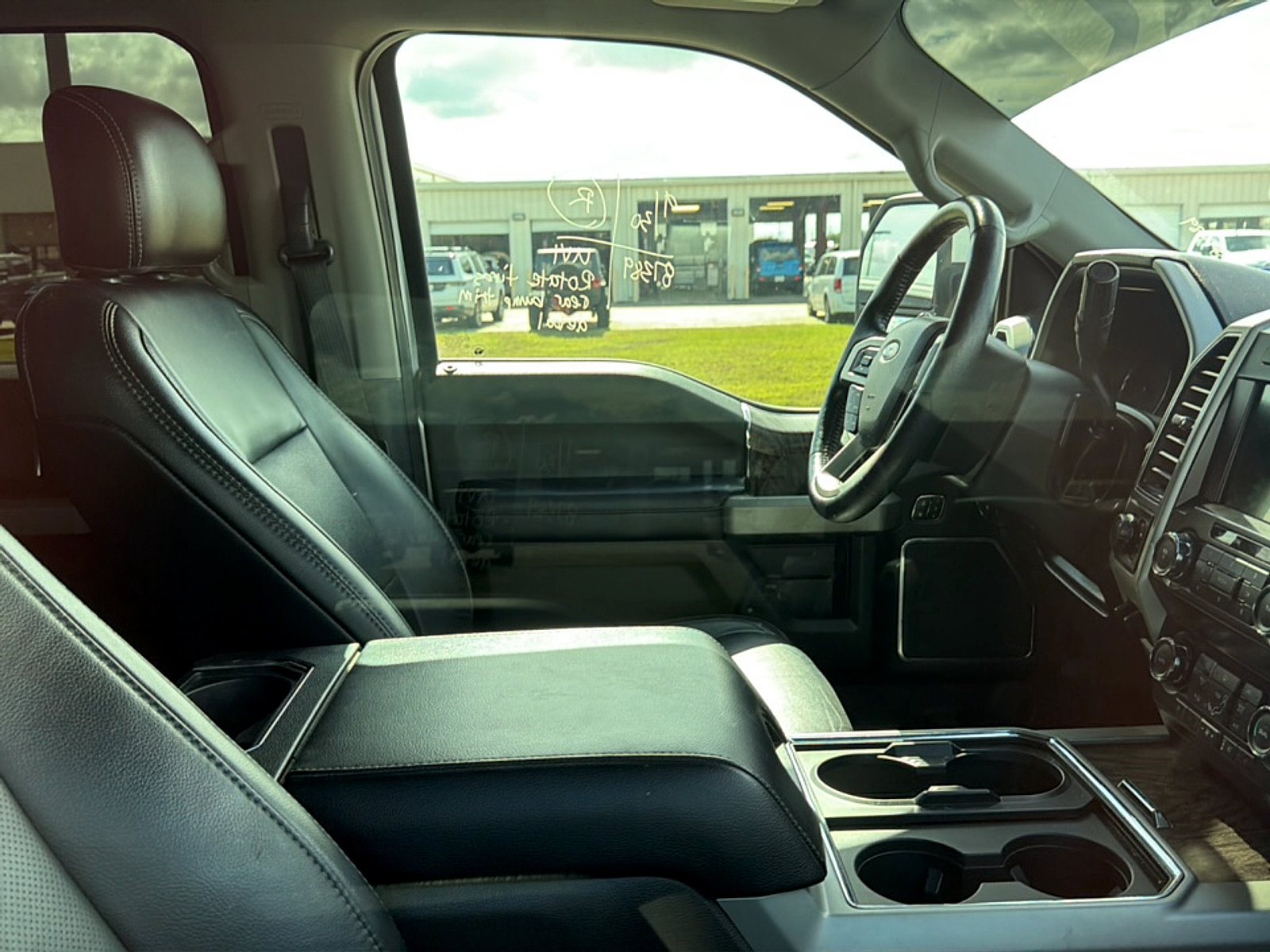 Used 2019 Ford F350 Lariat w/ Lariat Ultimate Package AWD/4WD image 11