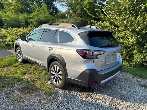 Used 2023 Subaru Outback Limited AWD/4WD image 4