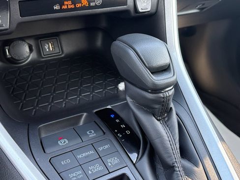 Used 2025 Toyota RAV4 XLE AWD/4WD image 6