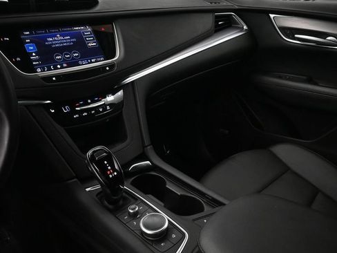 Certified 2025 Cadillac XT5 Luxury FWD image 8