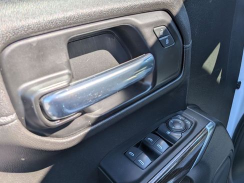 Used 2022 GMC Sierra 1500 SLE AWD/4WD image 12