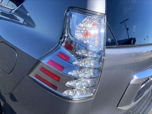 Used 2023 Lexus GX 460 Premium w/ Premium Plus Package image 28