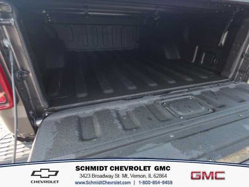 Used 2024 Jeep Gladiator Mojave AWD/4WD image 9