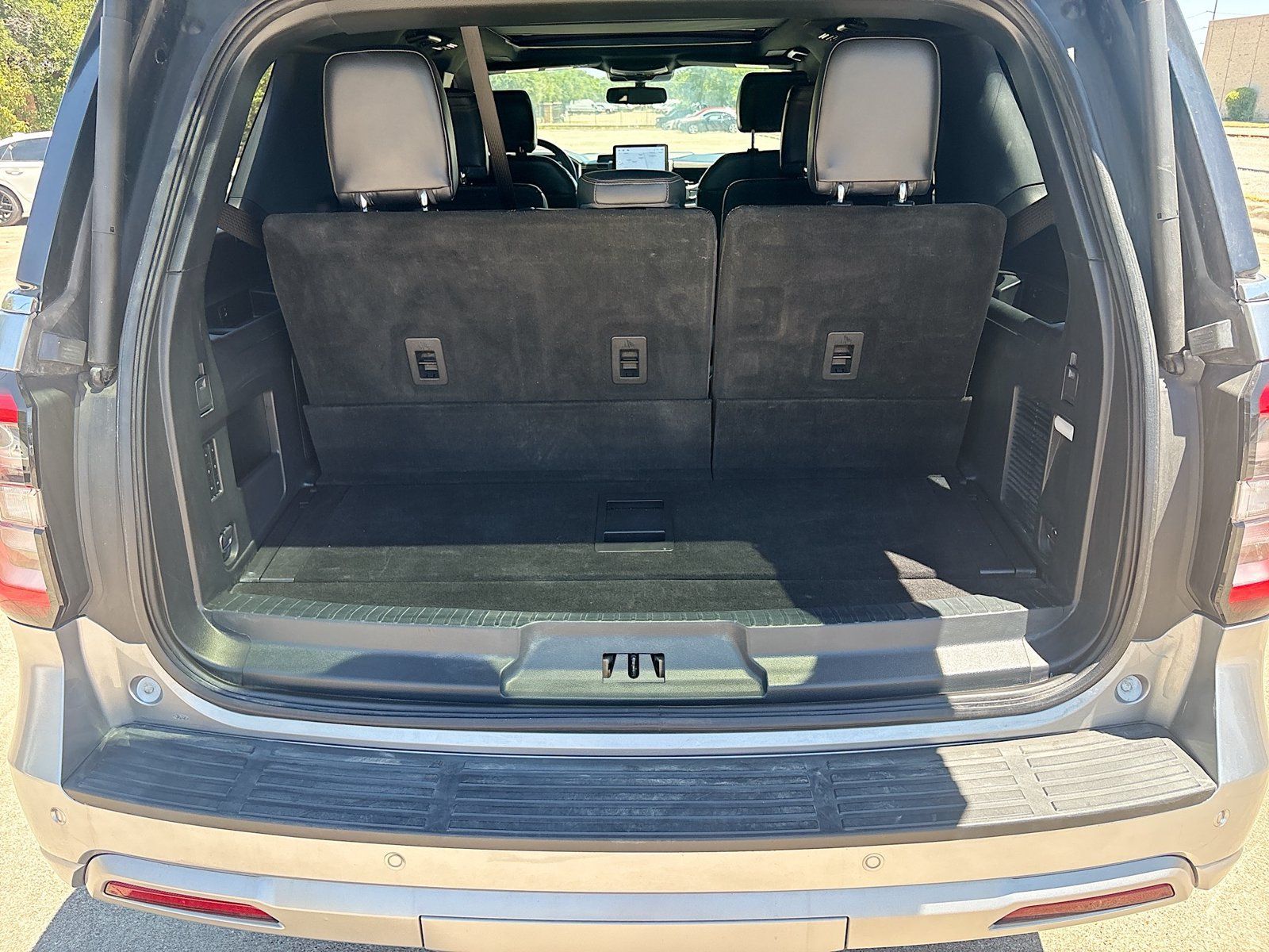 Used 2024 Ford Expedition Platinum RWD image 28
