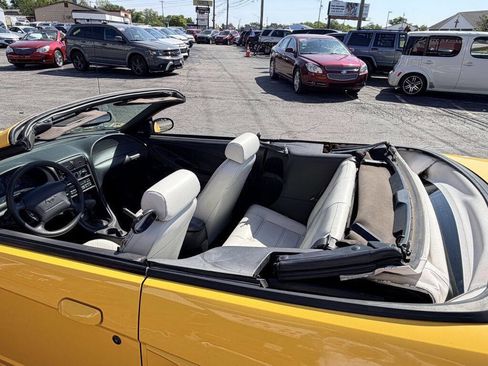 Used 1999 Ford Mustang Convertible RWD image 22
