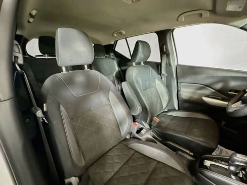 Used 2018 Nissan Kicks SV FWD image 25