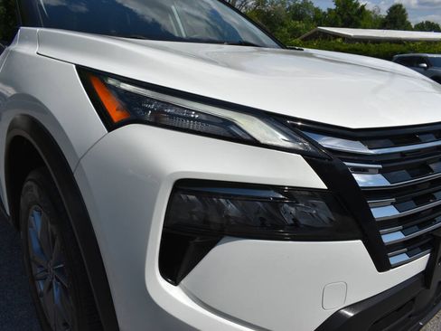 Used 2024 Nissan Rogue S AWD/4WD image 38