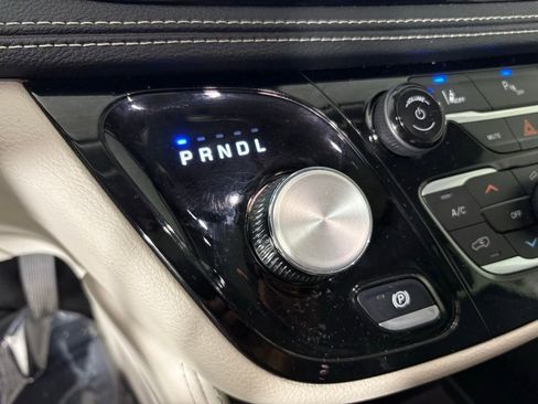 Used 2023 Chrysler Pacifica Limited image 29
