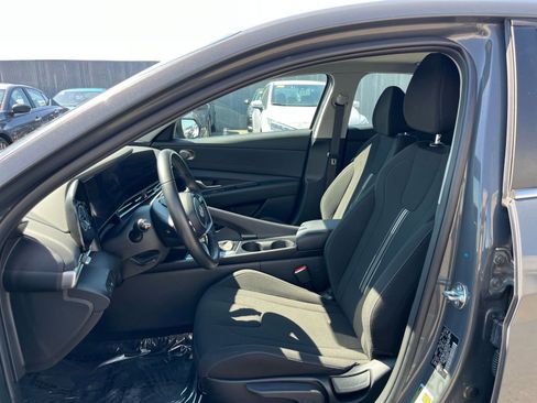 Used 2025 Hyundai Elantra SEL image 37