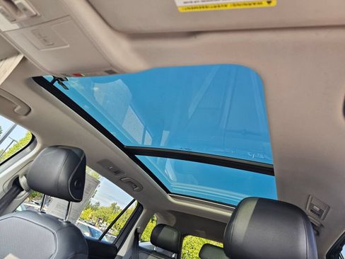 Used 2022 Volkswagen Tiguan SE AWD/4WD image 11