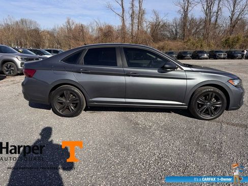 Used 2023 Volkswagen Jetta SE w/ Panoramic Sunroof Package image 6