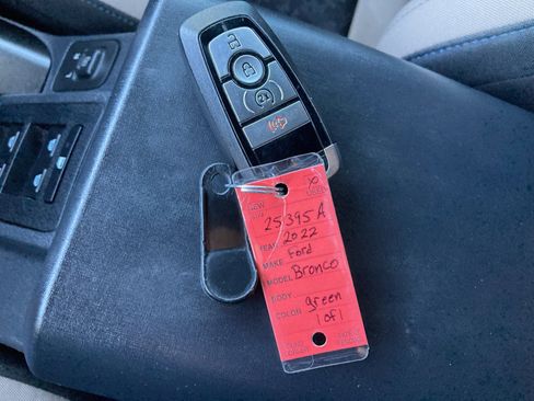 Used 2022 Ford Bronco Wildtrak image 44