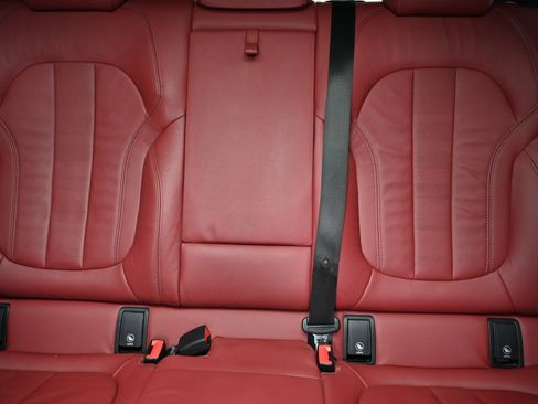 Used 2022 BMW X6 xDrive40i w/ M Sport Package image 11