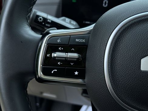 Used 2025 Kia Carnival EX FWD image 37