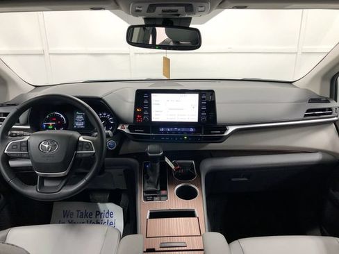 Used 2021 Toyota Sienna XLE AWD/4WD image 14
