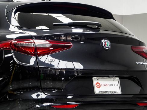 Used 2023 Alfa Romeo Stelvio Veloce image 14