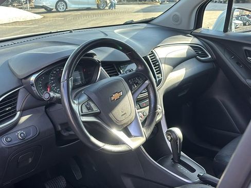 Used 2018 Chevrolet Trax LT w/ LT Convenience Package image 23