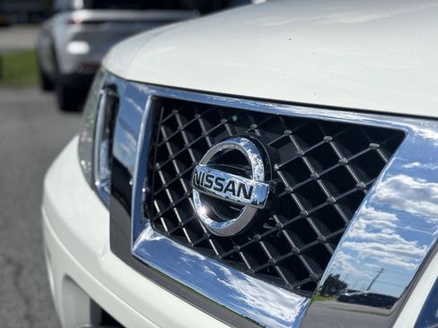 Used 2019 Nissan Frontier SV w/ Value Truck Package AWD/4WD image 4