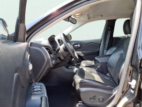 Used 2021 Jeep Cherokee Latitude Plus FWD image 16