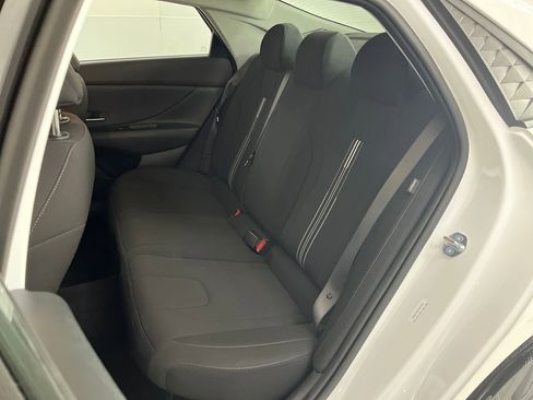 Used 2025 Hyundai Elantra Hybrid FWD image 19