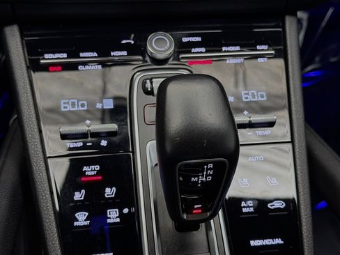 Used 2020 Porsche Cayenne AWD/4WD image 10