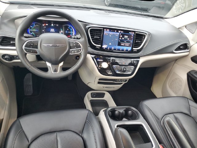 Used 2024 Chrysler Pacifica Limited FWD image 12