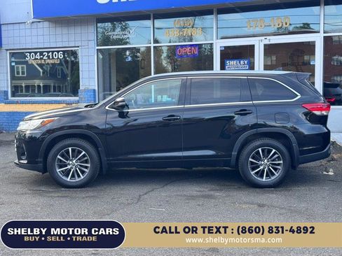 Used 2017 Toyota Highlander XLE AWD/4WD image 8