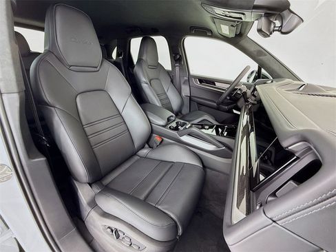 New 2025 Porsche Cayenne Turbo image 29