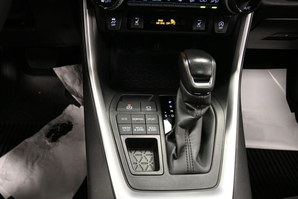 Used 2023 Toyota RAV4 XLE Premium AWD/4WD image 16
