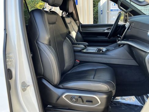 Used 2024 Jeep Wagoneer L Series II w/ Flexible Seating Group image 27