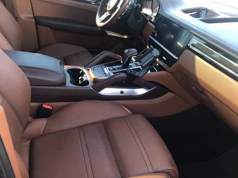 Used 2019 Porsche Cayenne Turbo w/ Sportdesign Package image 11