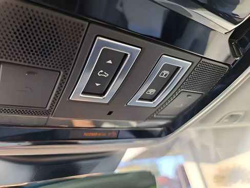 Used 2017 Land Rover Range Rover Supercharged image 36