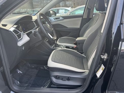 Used 2025 Volkswagen Taos SE image 21