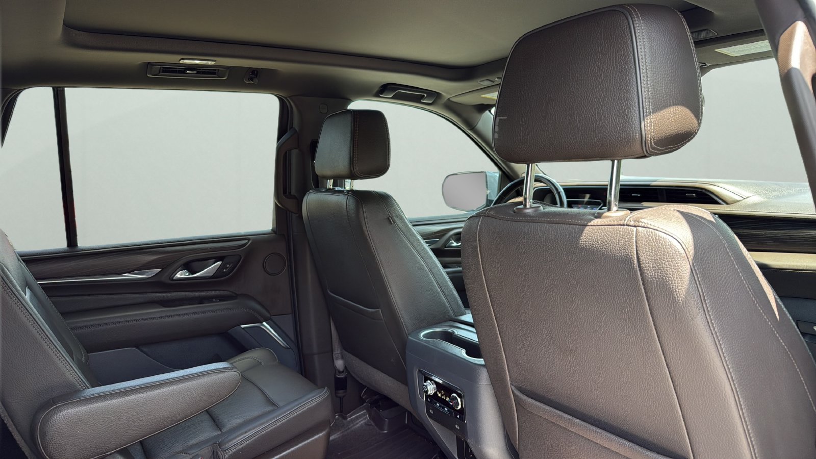 Used 2021 GMC Yukon Denali w/ Denali Premium Package AWD/4WD image 28