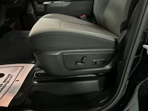 Used 2024 RAM 2500 Big Horn w/ Bed Utility Group image 13