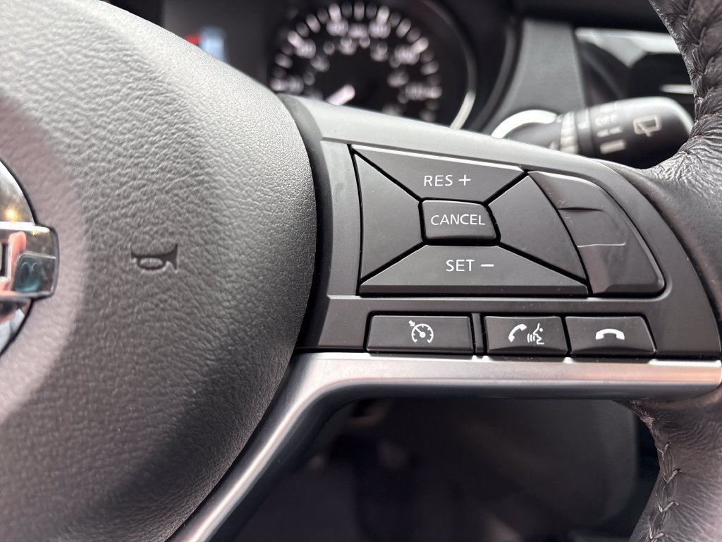 Used 2017 Nissan Rogue SV AWD/4WD image 32