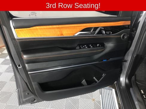 Used 2022 Jeep Grand Wagoneer Series III AWD/4WD image 10