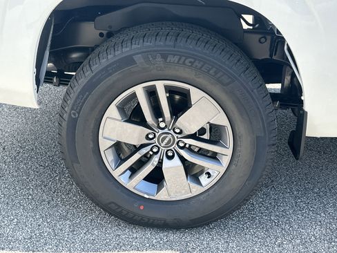 New 2025 Nissan Frontier SV image 15