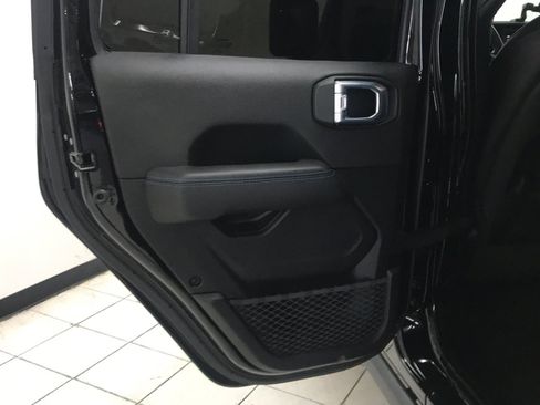 Used 2021 Jeep Wrangler Unlimited Rubicon 4xe w/ Steel Bumper Group AWD/4WD image 10