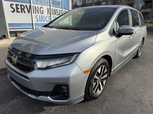 Used 2026 Honda Odyssey EX-L image 2
