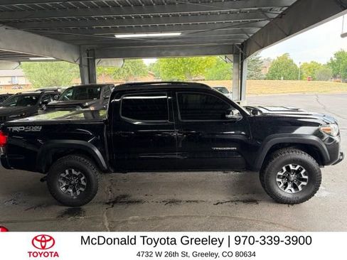 Used 2016 Toyota Tacoma TRD Off-Road AWD/4WD image 10