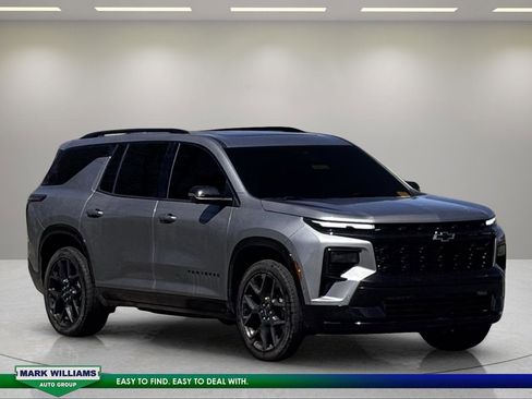 Used 2024 Chevrolet Traverse RS image 1