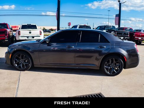 Used 2023 Chrysler 300 Touring L image 5
