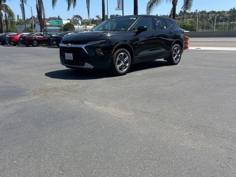 Used 2025 Chevrolet Blazer LT AWD/4WD image 1