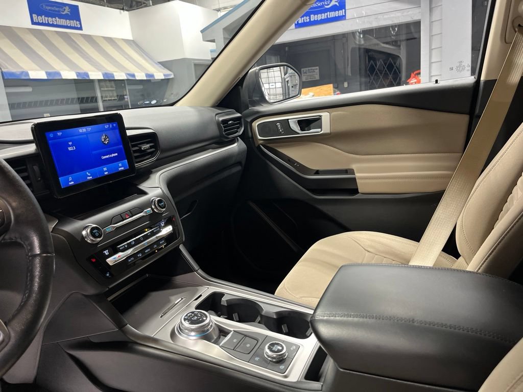 Used 2020 Ford Explorer XLT w/ Comfort Package AWD/4WD image 17
