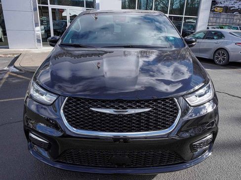 New 2026 Chrysler Pacifica Select image 2