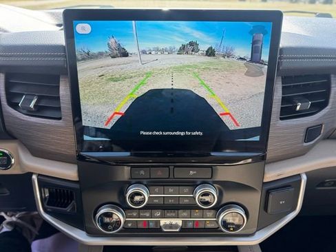 Used 2024 Ford Expedition Limited image 19