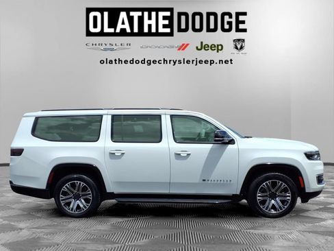 Certified 2024 Jeep Wagoneer L Series II w/ Flexible Seating Group AWD/4WD image 31