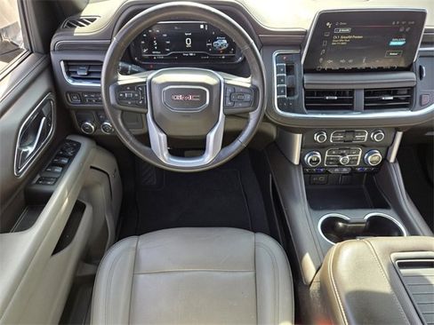 Used 2022 GMC Yukon SLT w/ SLT Luxury Package image 14