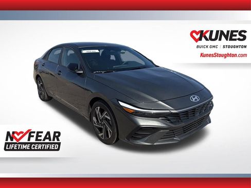 Used 2025 Hyundai Elantra Sport image 4